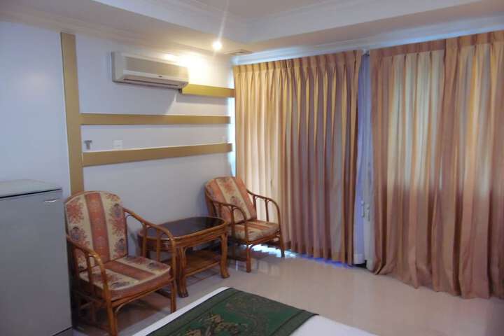 Room 28 of 40