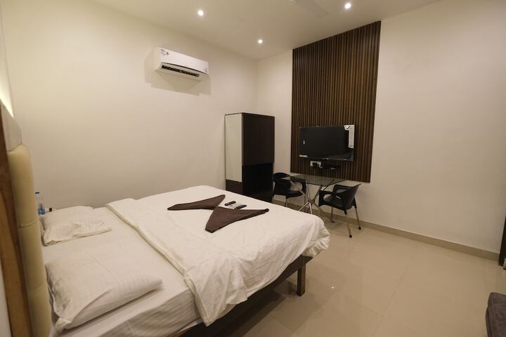 Room 5 of 68