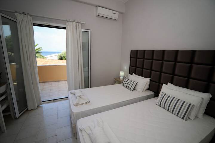 Room 3 of 37