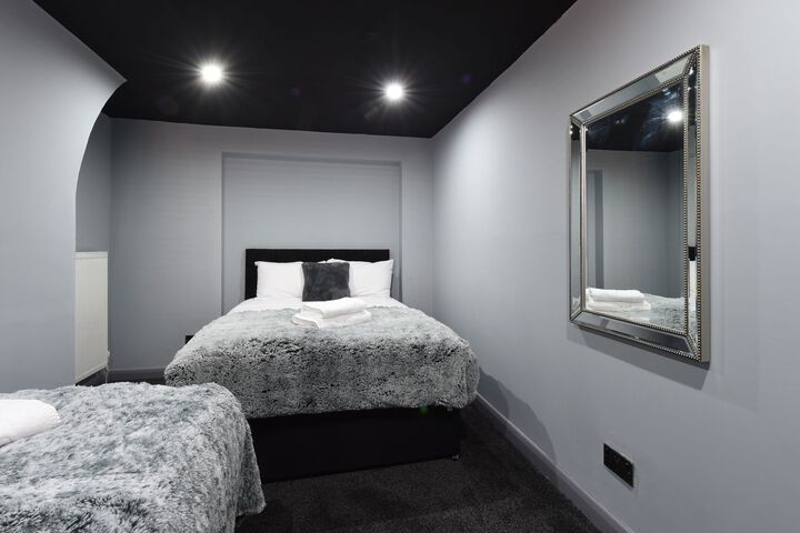 Room 43 of 61