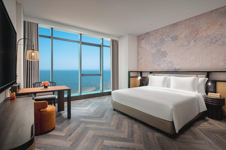 Room 5 of 118