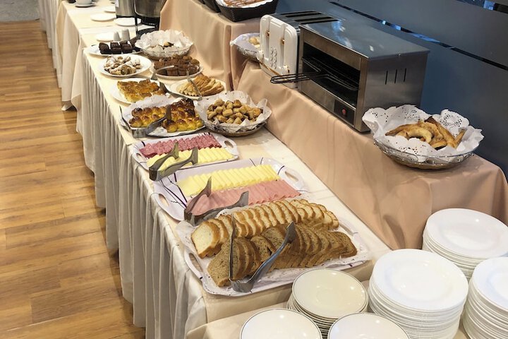 Breakfast/Coffee Service 21 of 28