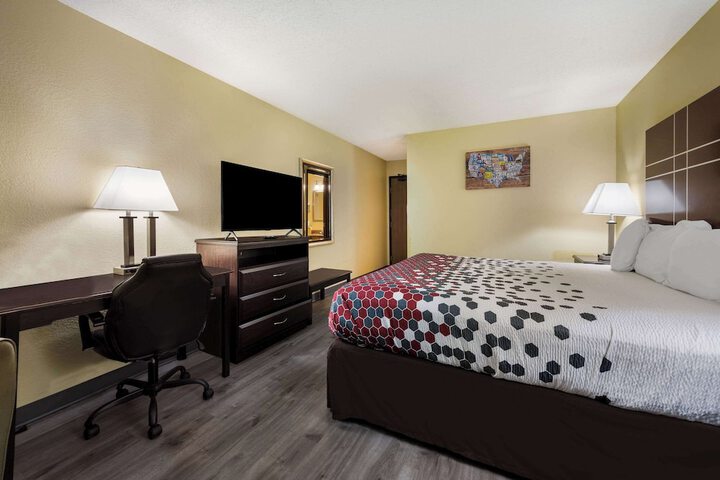 1 King Bed (6 of 11)