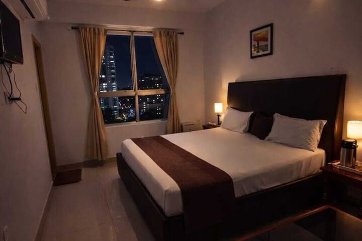 Room 5 of 9