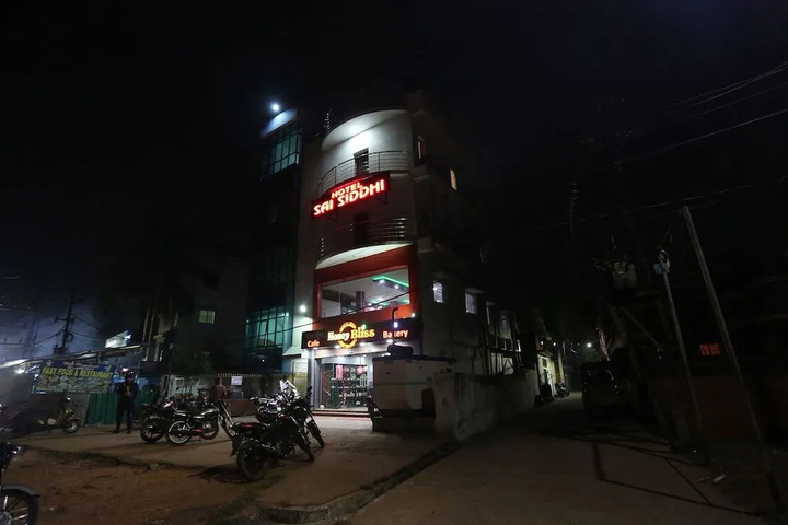 OYO 27016 Hotel Sai Siddhi