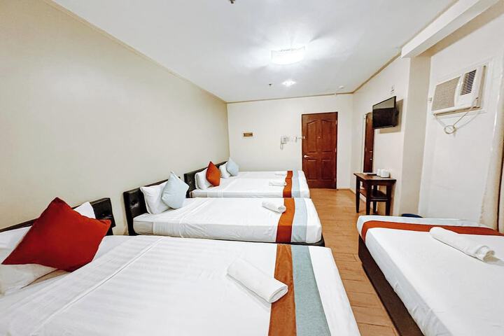 Room 32 of 60