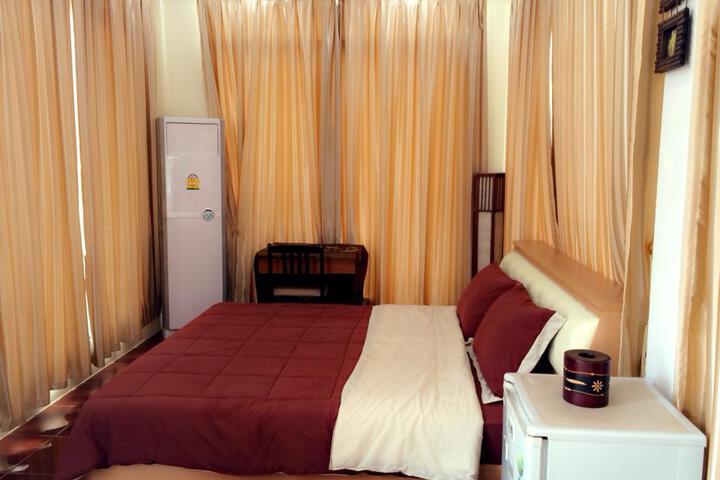 Room 2 of 5