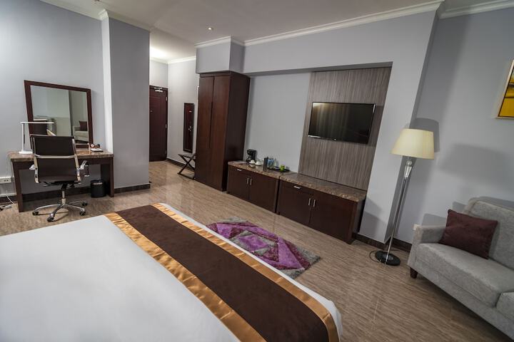 Room 15 of 33