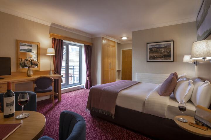 Room 3 of 28