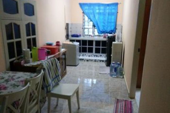 Room 5 of 8