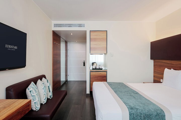 Room 8 of 50