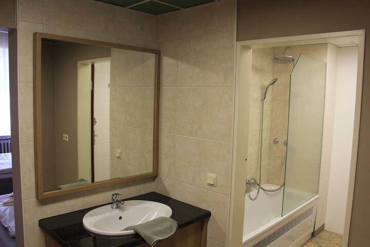 Room 18 of 42