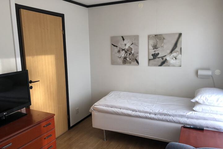 Room 3 of 74