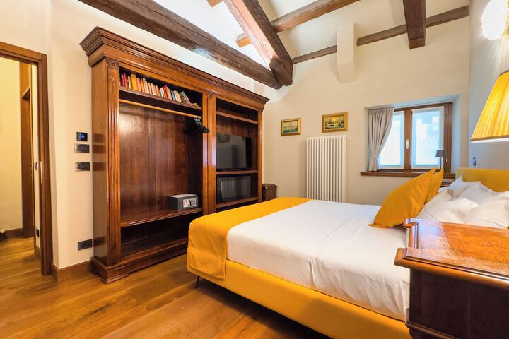 Room 12 of 64