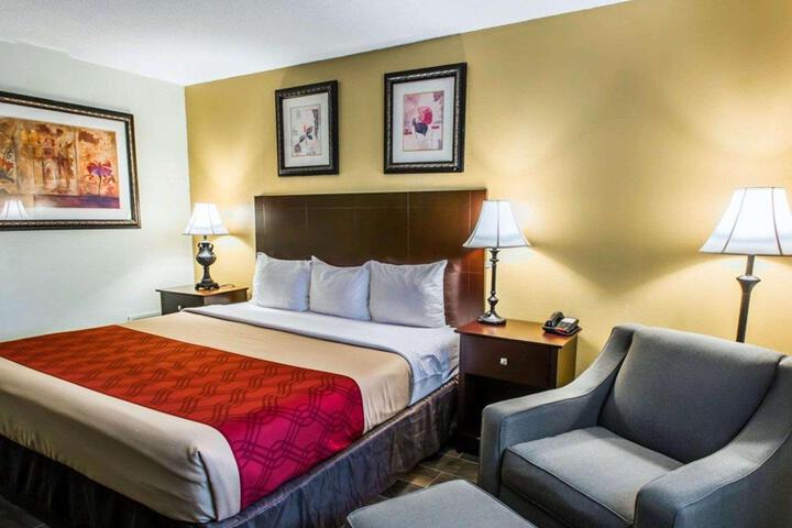 1 King Bed (5 of 5)