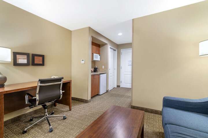 2 Queen Beds Accessible (4 of 11)