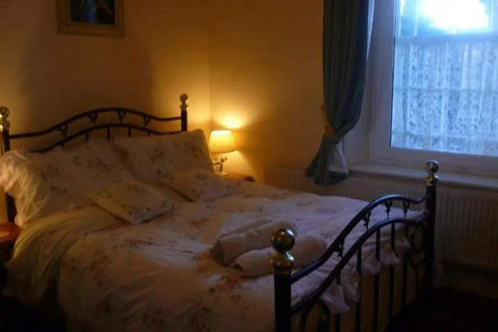 Room 3 of 10
