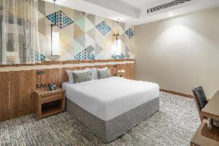 Room 4 of 16