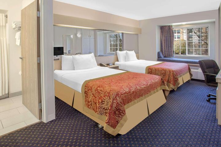 1 Queen Bed (18 of 20)