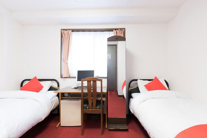 Room 9 of 33