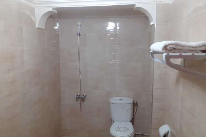Room 10 of 14