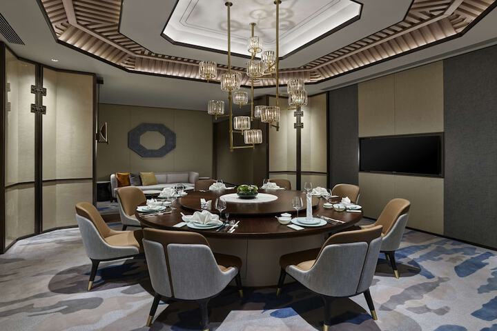 Dining 47 of 61