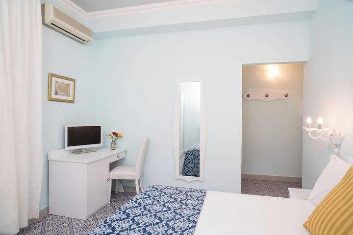 Room 18 of 82