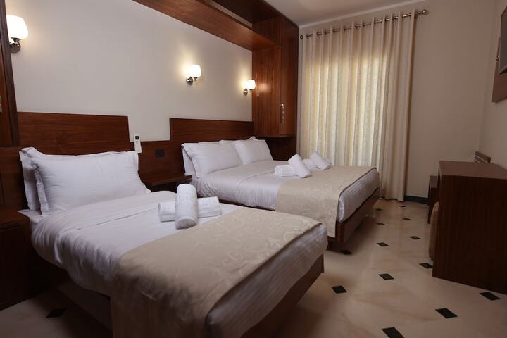 Room 7 of 121