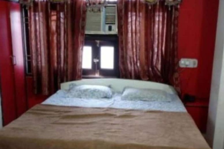 Room 5 of 9