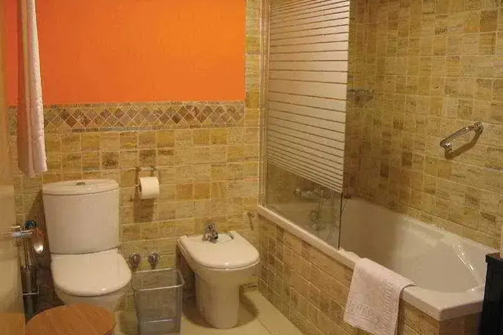 Room 5 of 10