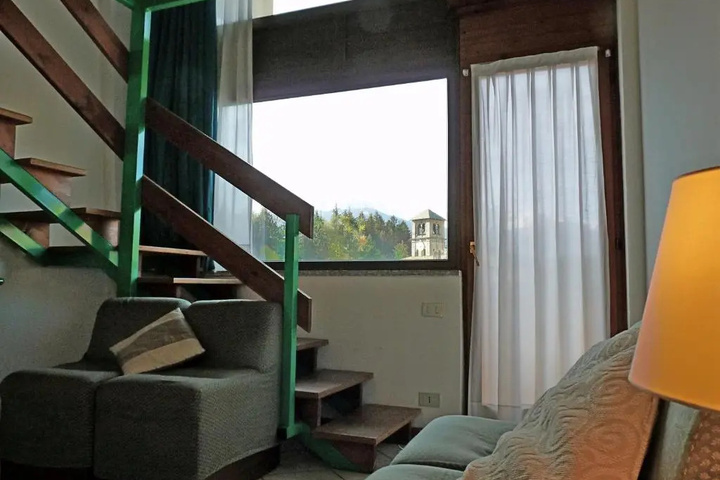Room 5 of 14