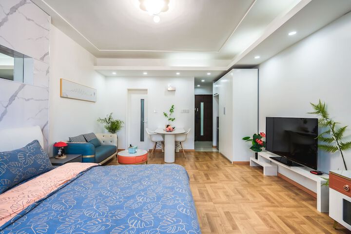 Room 13 of 65