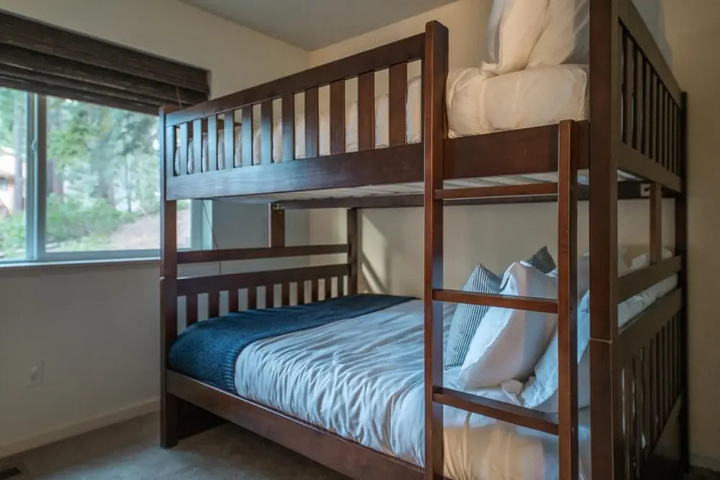Room 4 of 18