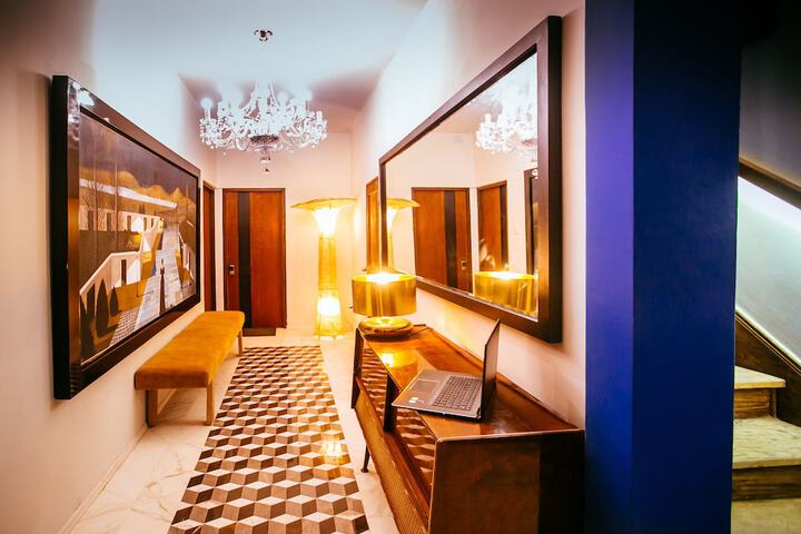 Ballroom/Hall 91 of 99