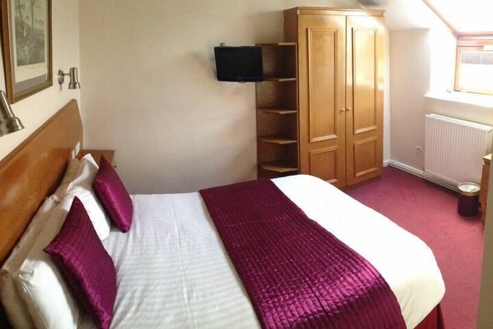 Room 33 of 61