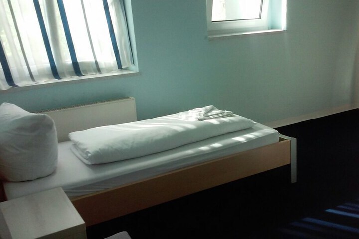 Room 14 of 37