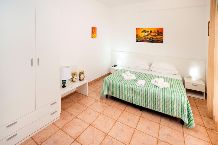 Room 16 of 36