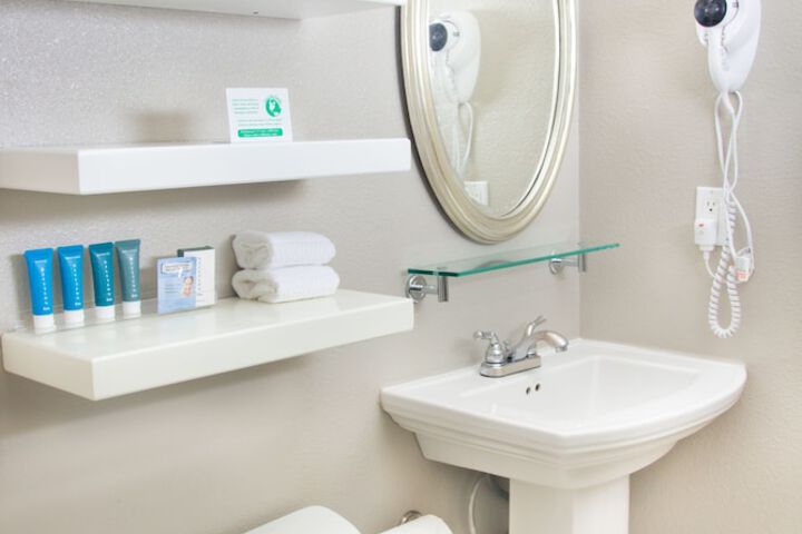 Bathroom sink