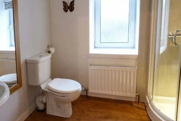 Room 9 of 12