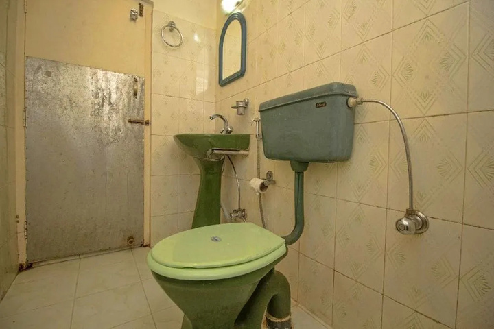 Room 7 of 8