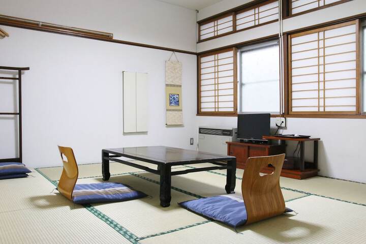 Room 6 of 25