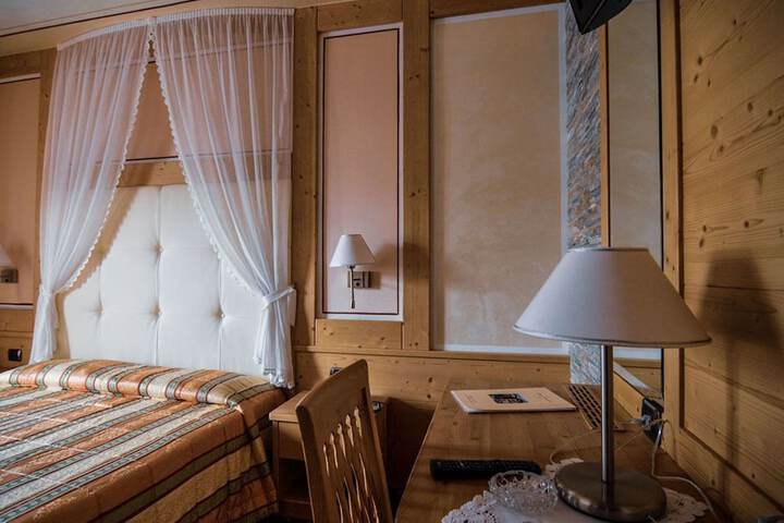 Room 3 of 63