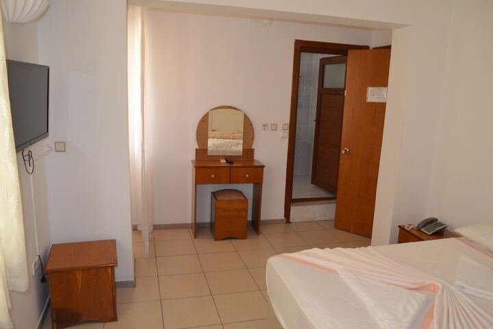 Room 6 of 39