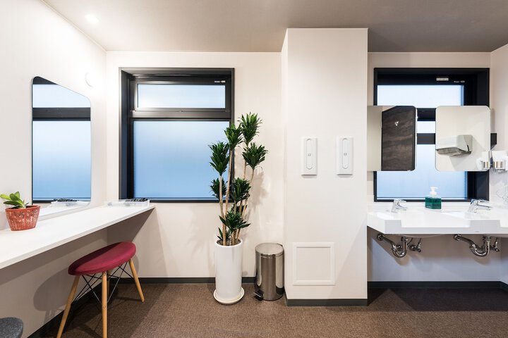 Room 9 of 42