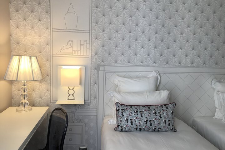 Room 12 of 37