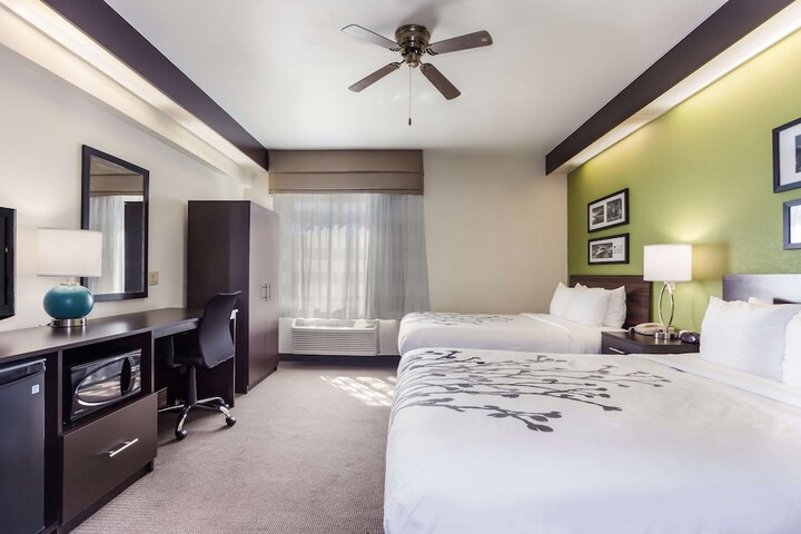 2 Queen Beds (3 of 9)