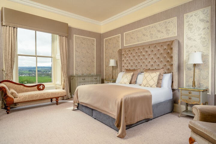 Room 10 of 34