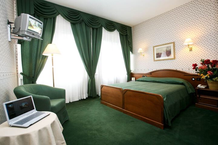 Room 2 of 52