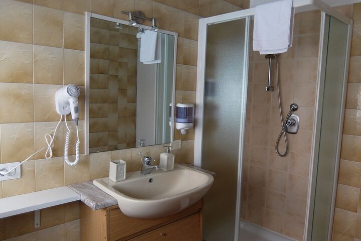 Room 4 of 35