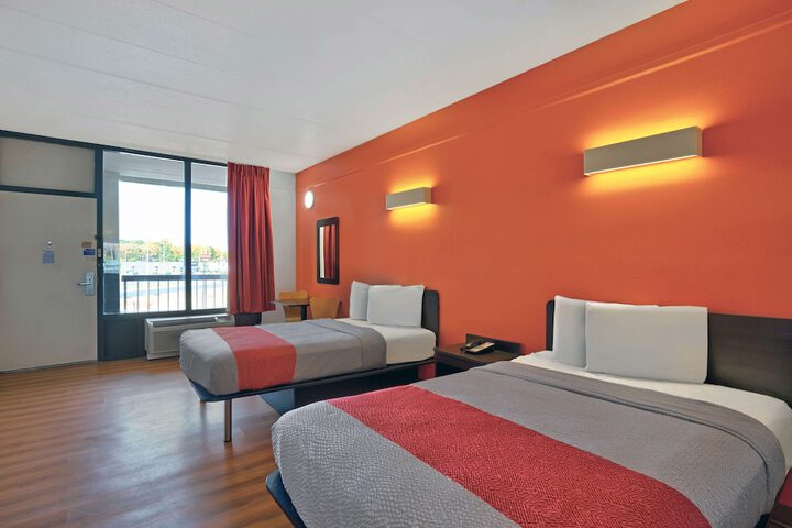 2 Double Beds (3 of 9)